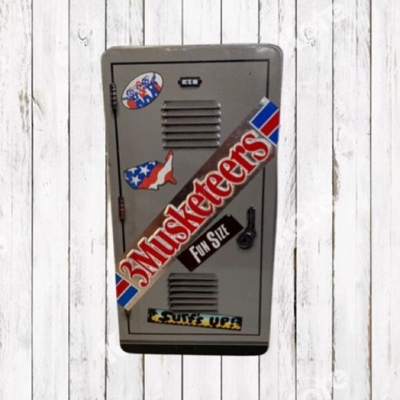 Vintage Tin Three Musketeers Candy School Locker Design Mars Inc. 1989 - Picture 16 of 16